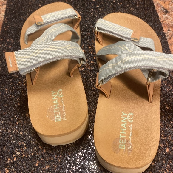 Sandals - Picture 3 of 6